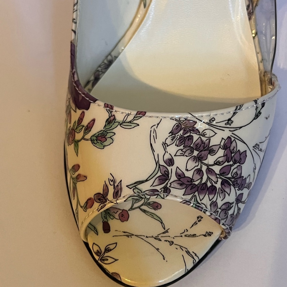 Beautiful Steve Madden floral pumps. Size 8M - Picture 6 of 6